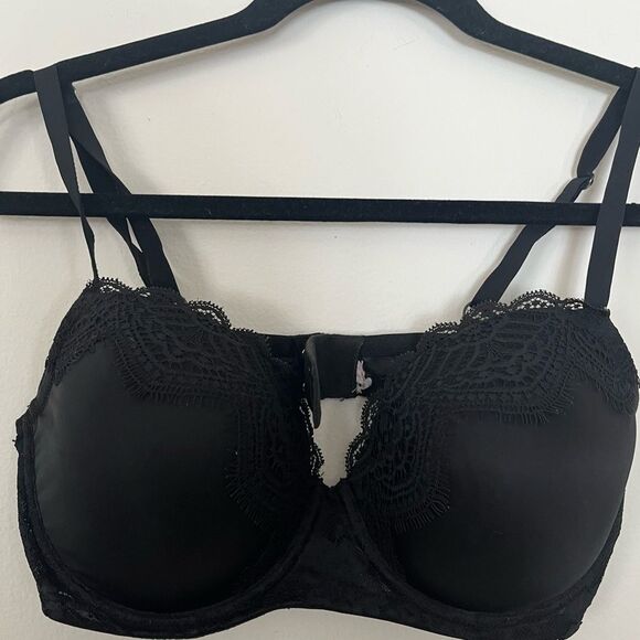 Victorias secret black bra, adjustable straps, lace decorated, great shape, 34D - Picture 1 of 9
